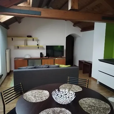 Il Vicolo_carinissimo In Centro Storico, Zona Giorno Mansardata Belluno